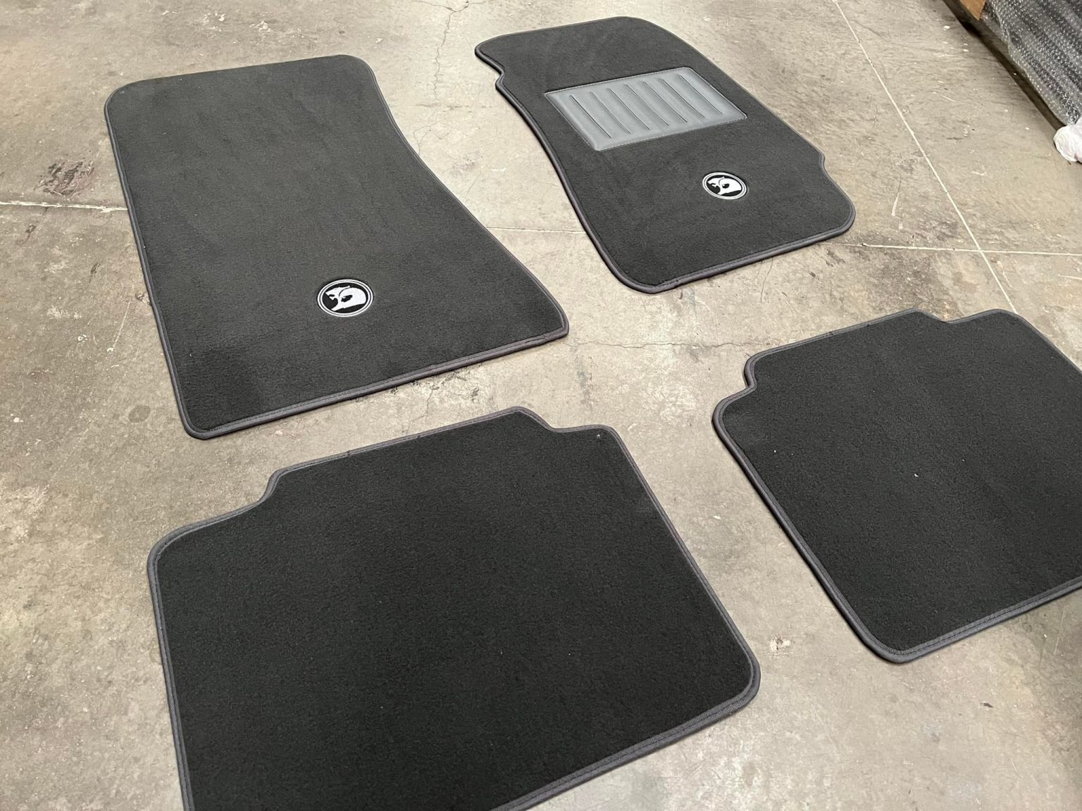 NEW HOLDEN VY HSV 4 PIECE FLOOR MATS SUIT MONARO CV8 IN LIGHT CHARCOAL
